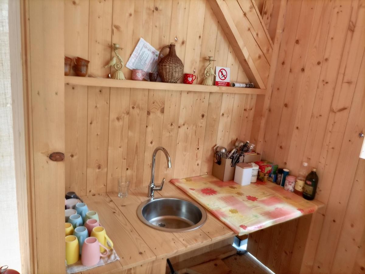 Kamp Beli Gaber Hotel Stari Trg pri Lozu Екстериор снимка