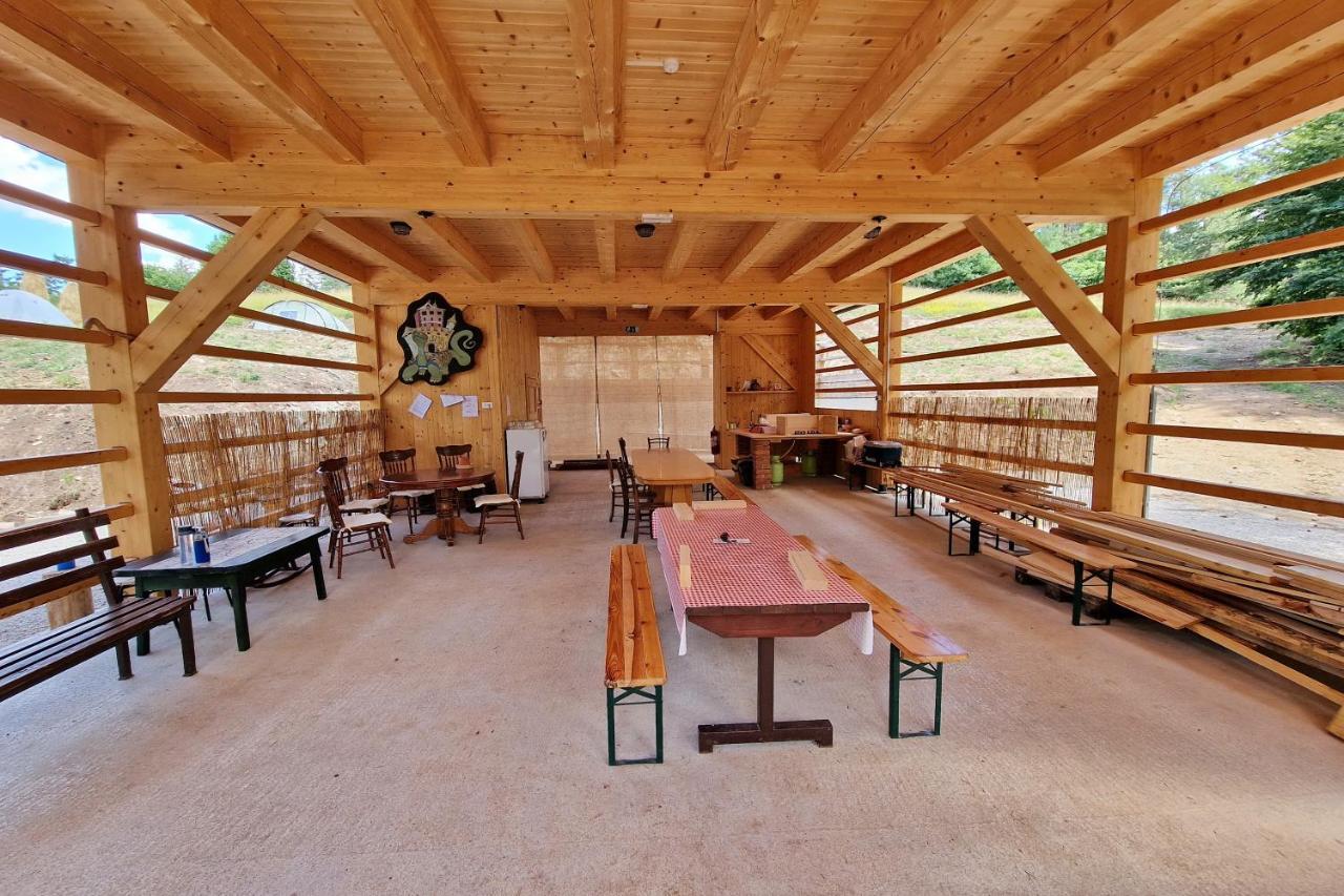 Kamp Beli Gaber Hotel Stari Trg pri Lozu Екстериор снимка
