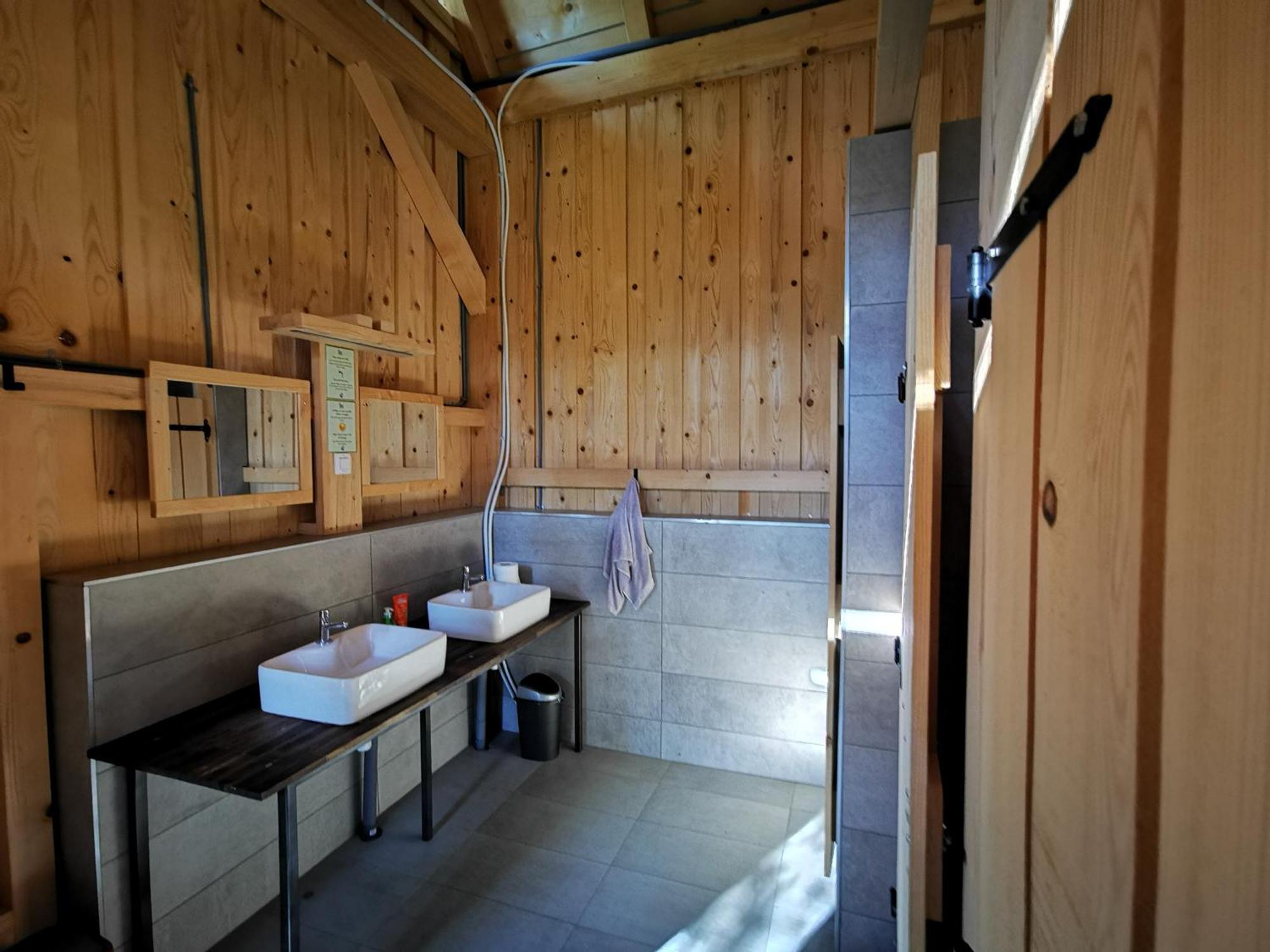 Kamp Beli Gaber Hotel Stari Trg pri Lozu Екстериор снимка